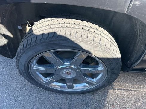 Used 2011 Cadillac Escalade Premium AWD/4WD image 6