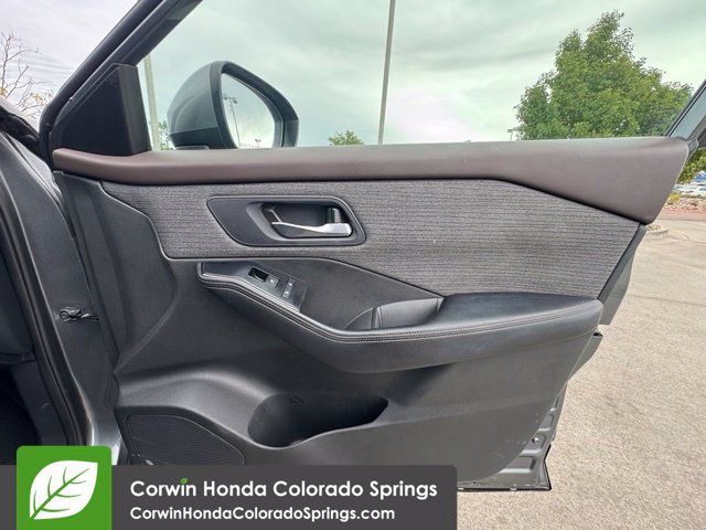 Used 2023 Nissan Rogue SV AWD/4WD image 32