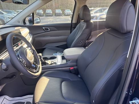 New 2026 Kia Carnival EX image 9