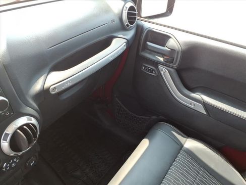 Used 2012 Jeep Wrangler Unlimited Sport AWD/4WD image 33