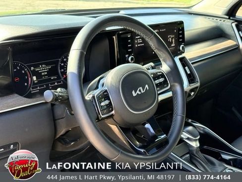 Certified 2022 Kia Sorento S w/ Panoramic Sunroof Package AWD/4WD image 13