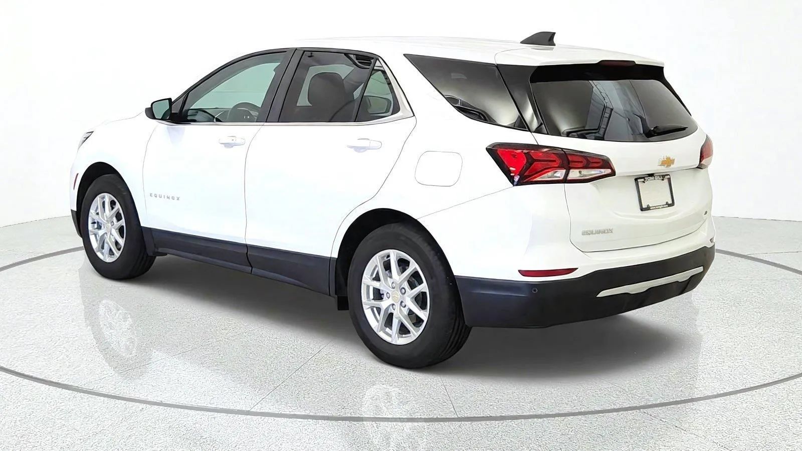 Used 2024 Chevrolet Equinox LT w/ LPO, Cargo Package FWD image 6