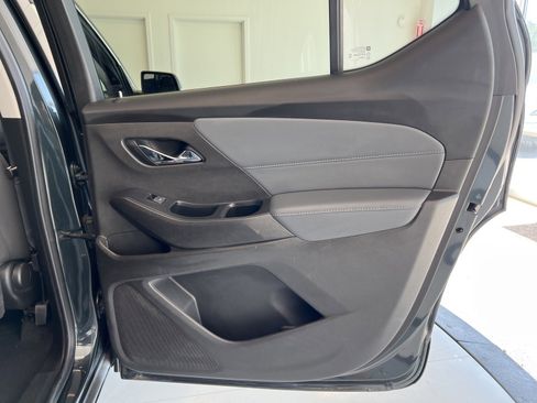 Used 2021 Chevrolet Traverse LT image 42