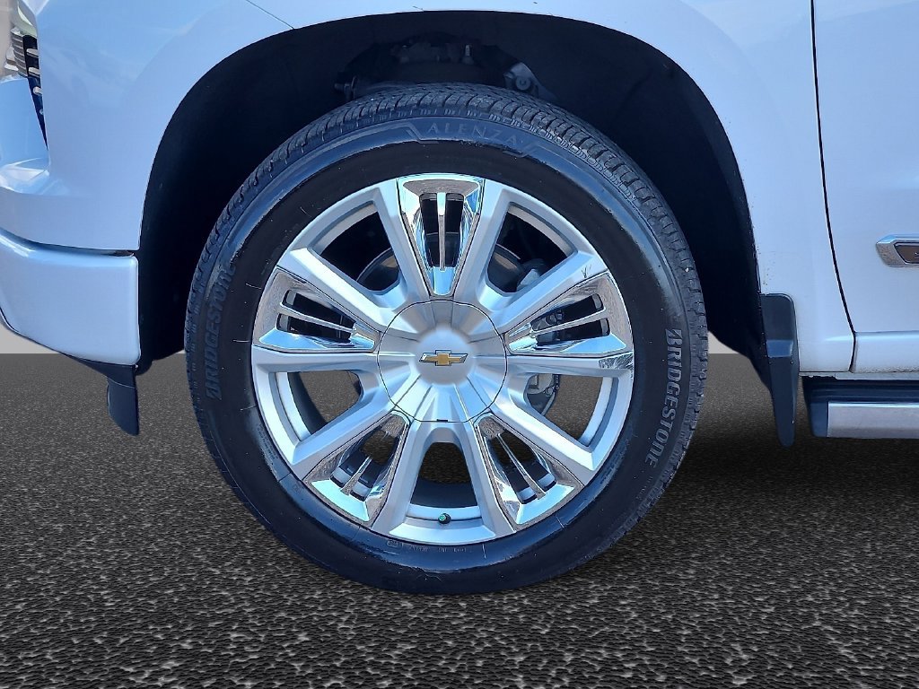 Used 2022 Chevrolet Silverado 1500 High Country w/ High Country Premium Package AWD/4WD image 8