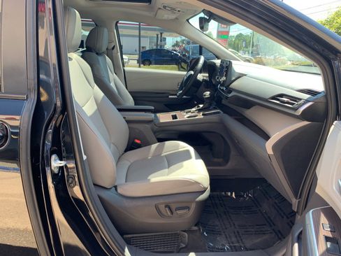 Used 2022 Toyota Sienna XLE AWD/4WD image 30