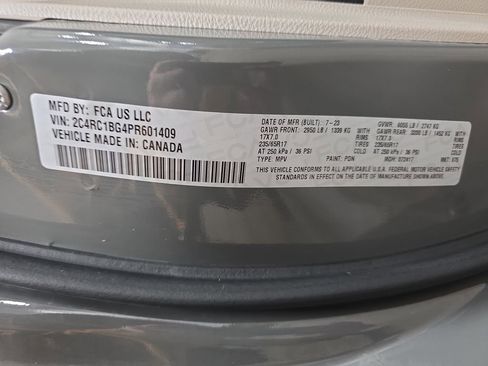 Used 2023 Chrysler Pacifica Touring-L FWD image 37