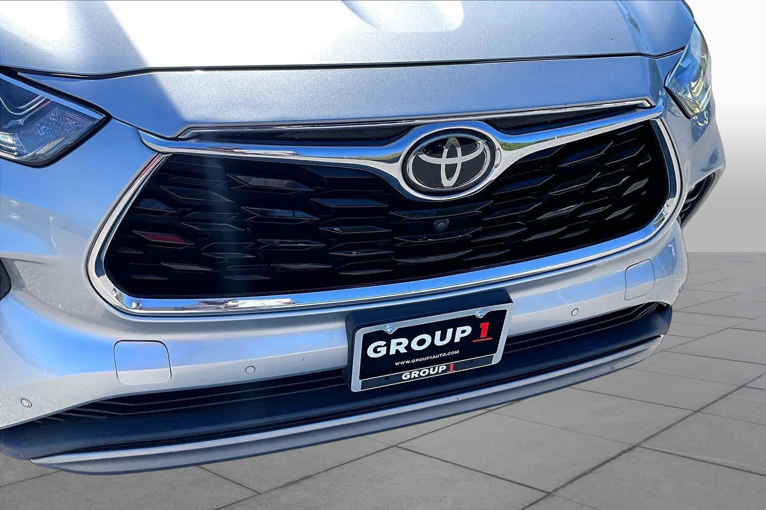 Used 2022 Toyota Highlander Platinum AWD/4WD image 30