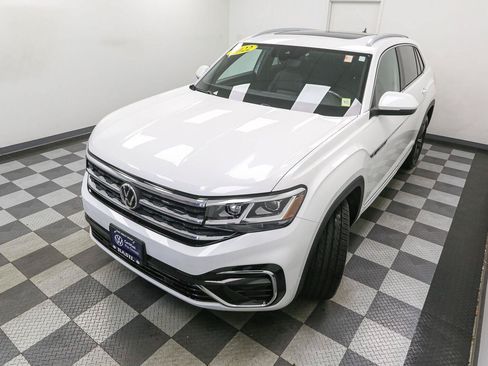 Certified 2022 Volkswagen Atlas Cross Sport SEL R-Line AWD/4WD image 7