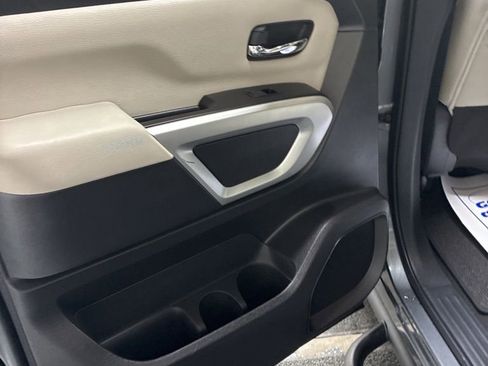 Used 2024 Nissan Titan SV w/ SV Convenience Package image 24