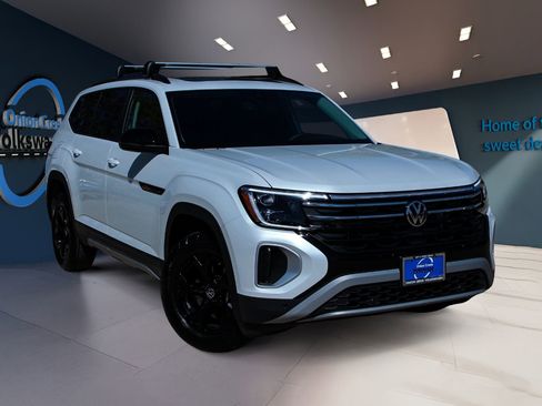 New 2026 Volkswagen Atlas Peak Edition AWD/4WD image 3