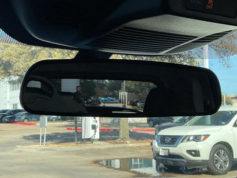 Certified 2025 Nissan Rogue SV image 27