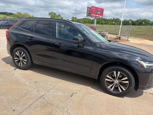 Used 2024 Volvo XC60 B5 Core AWD/4WD image 3