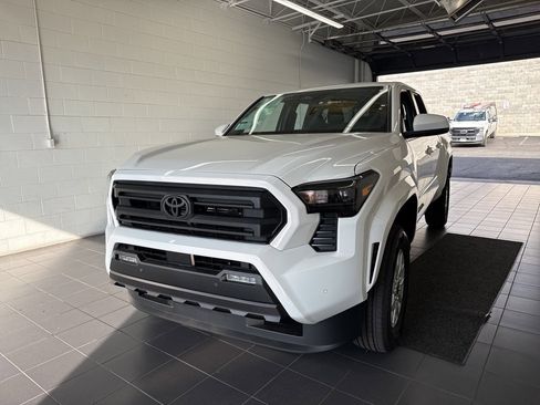 New 2025 Toyota Tacoma SR5 image 3