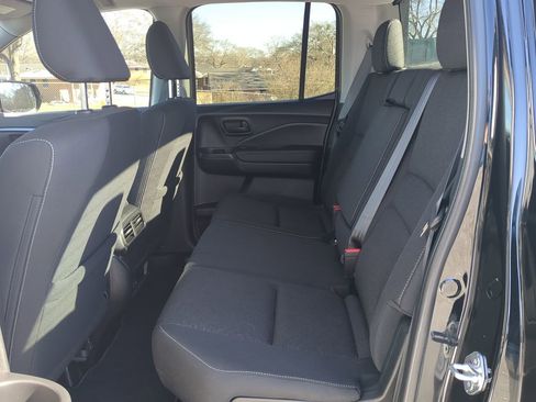 Used 2025 Honda Ridgeline Sport image 12