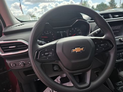 Used 2023 Chevrolet TrailBlazer LT FWD image 14