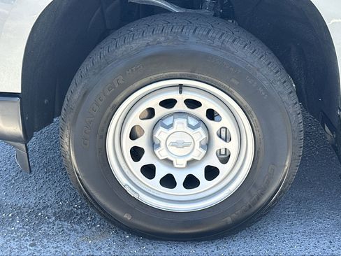 Used 2025 Chevrolet Silverado 1500 W/T w/ Trailering Package AWD/4WD image 13
