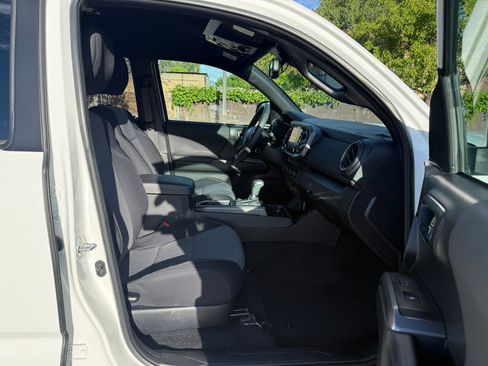 Used 2023 Toyota Tacoma TRD Off-Road AWD/4WD image 28