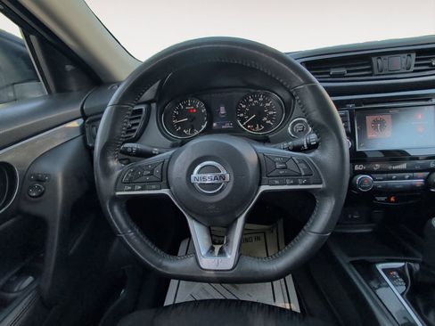 Used 2018 Nissan Rogue SV AWD/4WD image 10