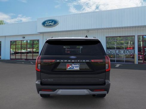 New 2025 Ford Expedition Max Platinum w/ Driver's Package image 5
