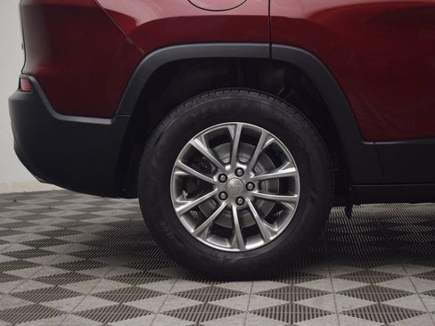 Used 2019 Jeep Cherokee Latitude Plus w/ Cold Weather Group AWD/4WD image 31
