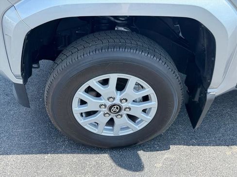 Used 2025 Toyota Tacoma SR5 AWD/4WD image 14