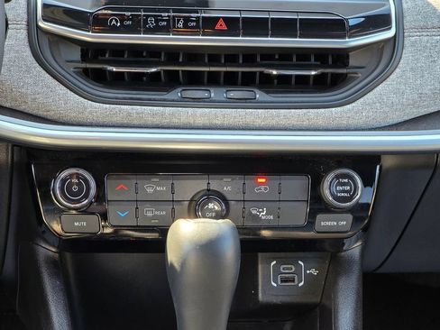 Used 2023 Jeep Compass Latitude w/ Sun and Sound Group AWD/4WD image 19