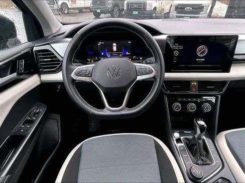 Used 2025 Volkswagen Taos S image 5