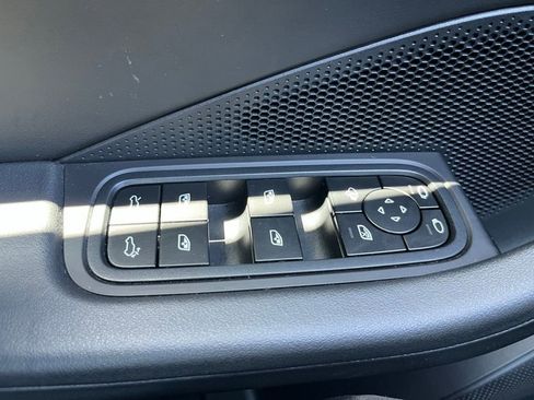 Used 2025 Porsche Macan Electric w/ Premium Package RWD image 23