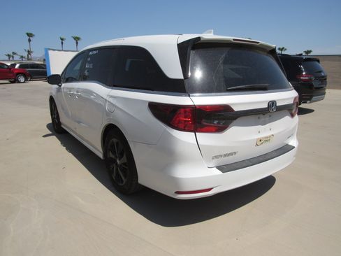 Used 2024 Honda Odyssey Sport image 4