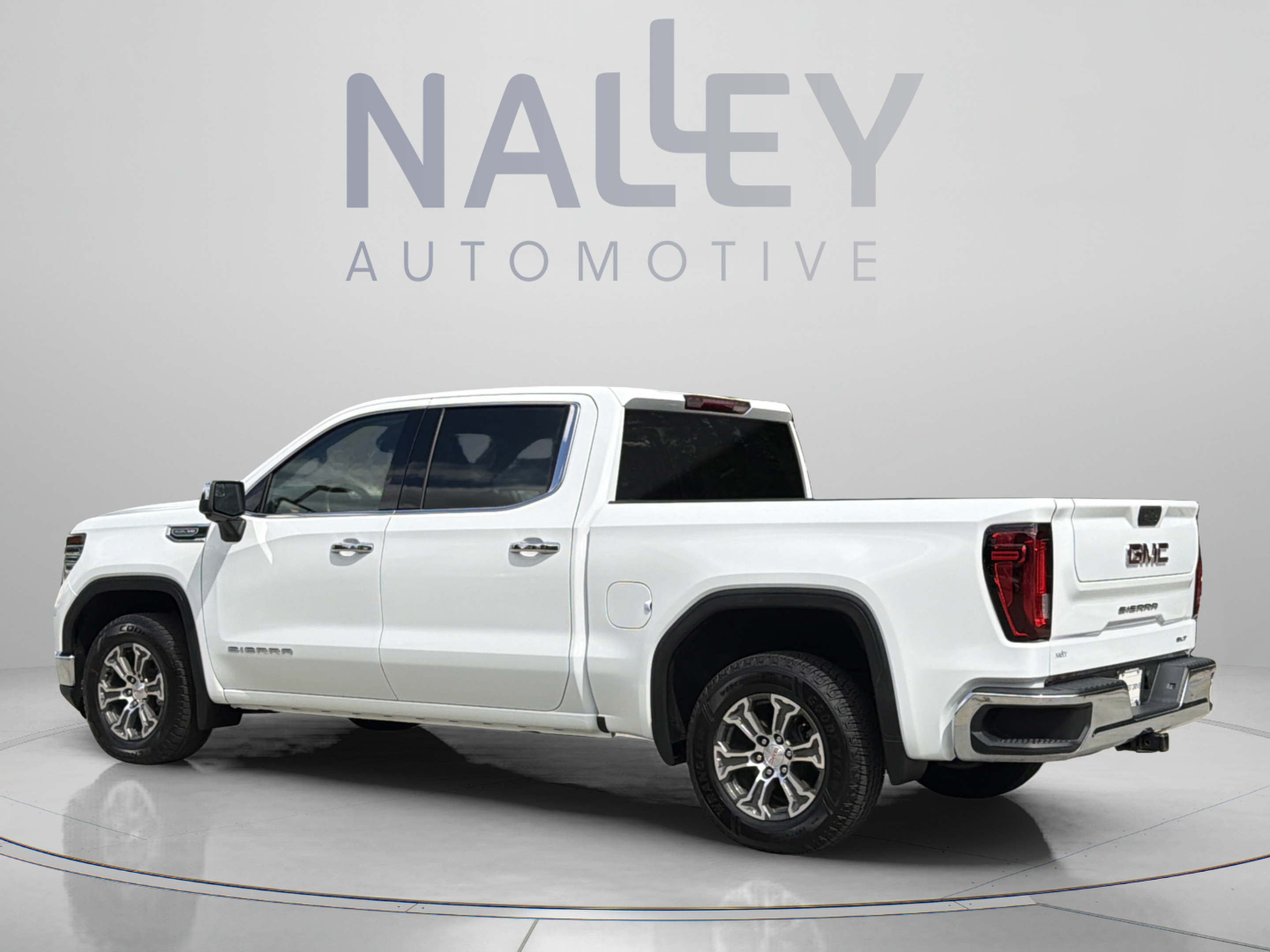 Used 2025 GMC Sierra 1500 SLT RWD image 3