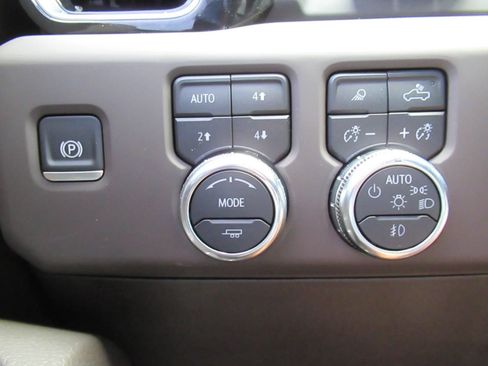 Used 2025 GMC Sierra 2500 Denali w/ Denali Reserve Package AWD/4WD image 23