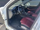 Certified 2025 Porsche Macan image 4