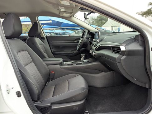 Used 2025 Nissan Altima 2.5 SV image 27