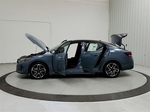 New 2025 Nissan Sentra SR image 12