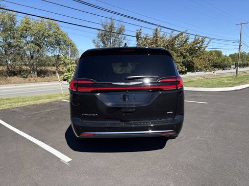 Used 2026 Chrysler Pacifica Select AWD/4WD image 6