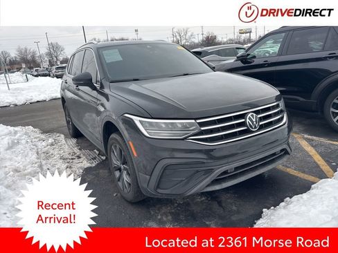 Used 2023 Volkswagen Tiguan SE image 1