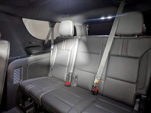 Used 2021 Chevrolet Suburban RST AWD/4WD image 18