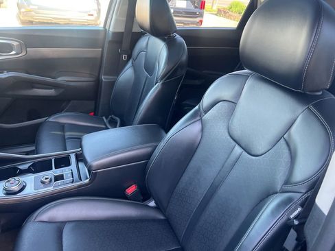 Used 2022 Kia Sorento EX w/ Panoramic Sunroof Package AWD/4WD image 5