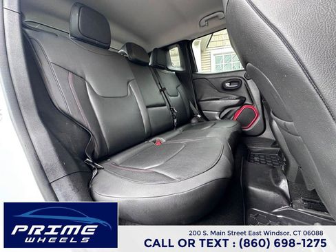 Used 2015 Jeep Renegade Trailhawk w/ Premium Leather Group AWD/4WD image 15