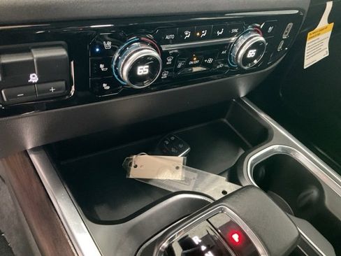 Used 2022 GMC Sierra 1500 SLT w/ SLT Premium Plus Package image 14