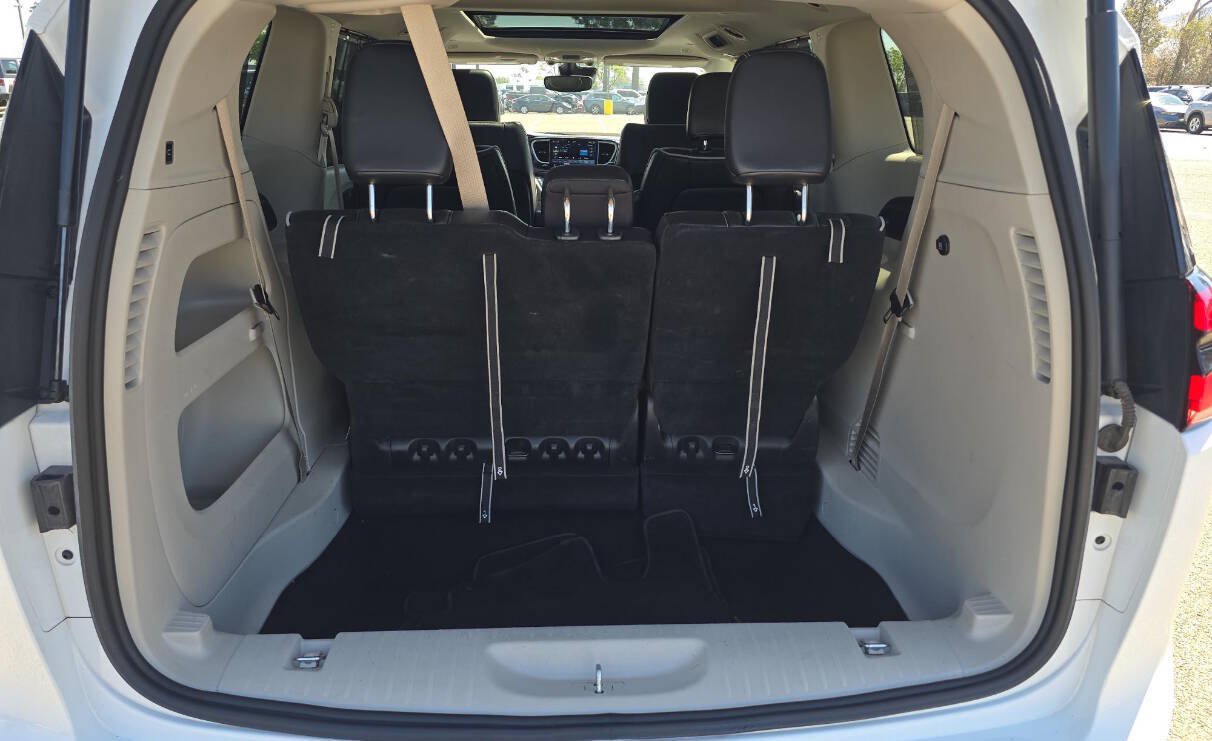 Used 2024 Chrysler Pacifica Limited FWD image 13