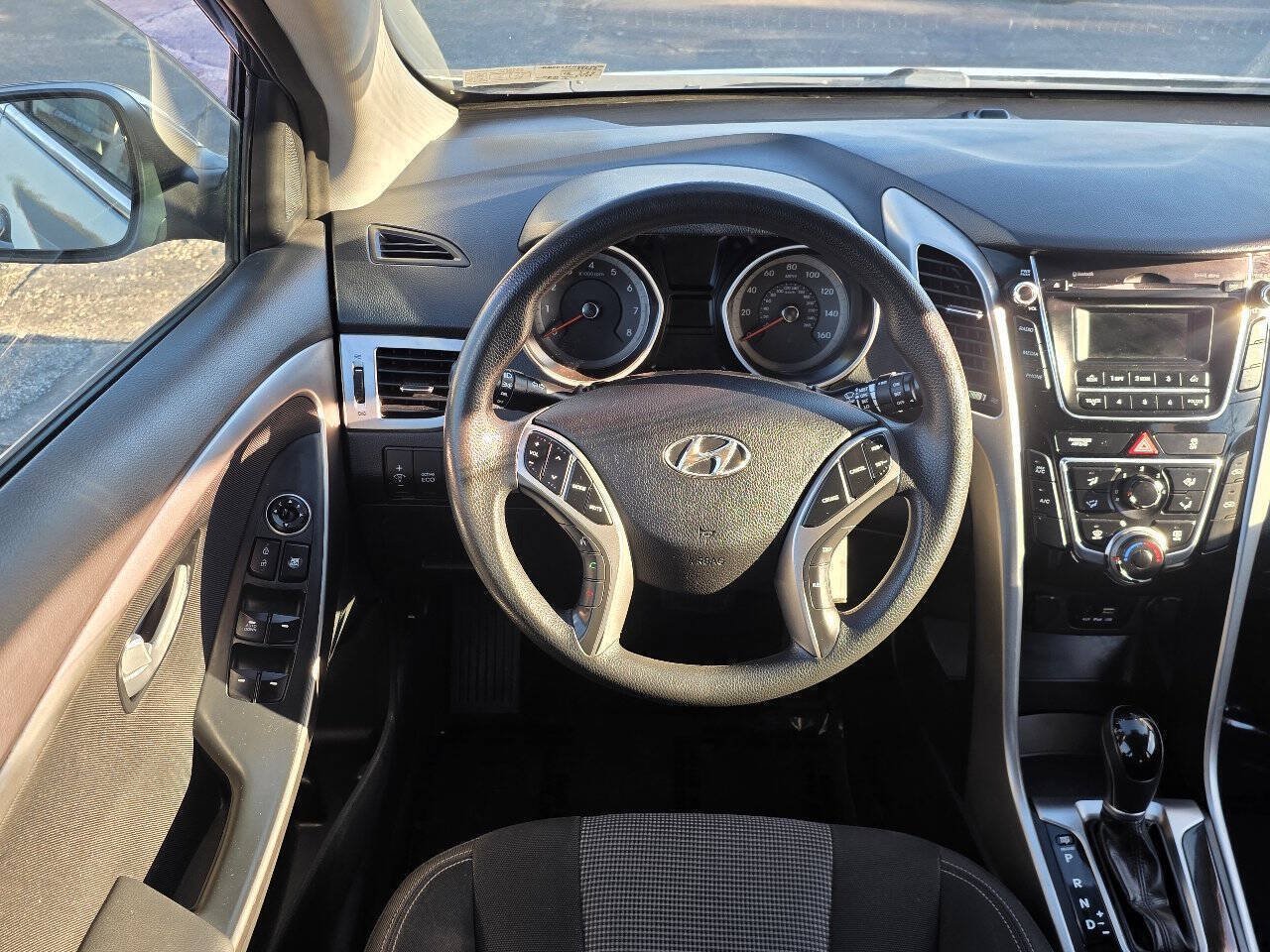 Used 2017 Hyundai Elantra GT FWD image 16