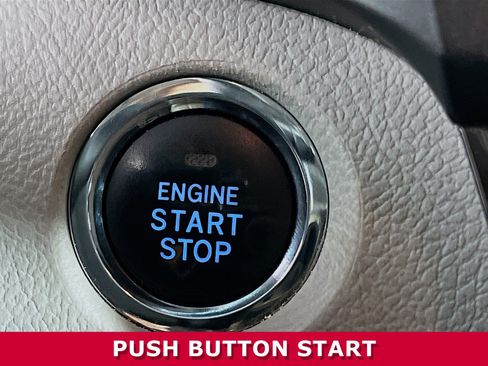 Used 2016 Toyota Sienna XLE Premium image 12