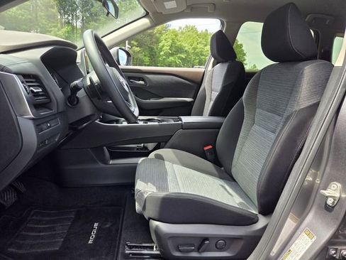 Used 2023 Nissan Rogue SV FWD image 9
