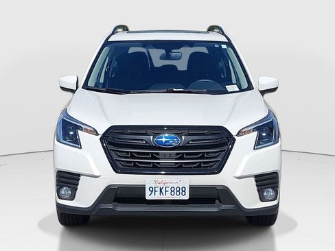 Used 2023 Subaru Forester Premium image 2