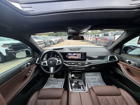 Used 2024 BMW X7 xDrive40i w/ M Sport Package AWD/4WD image 21