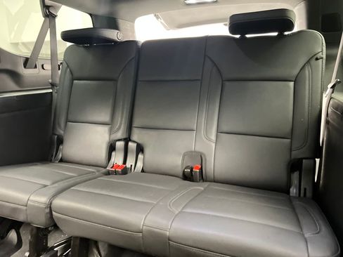 Used 2025 Chevrolet Suburban Z71 image 31