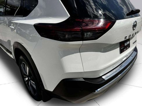 Used 2021 Nissan Rogue Platinum image 14