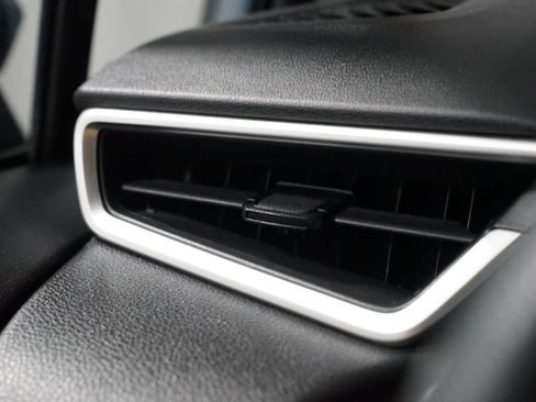 Used 2022 Toyota Corolla LE FWD image 22
