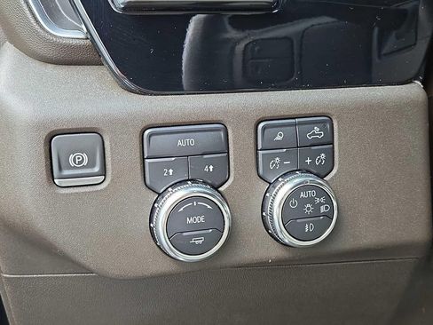 Used 2025 GMC Sierra 1500 SLT AWD/4WD image 24
